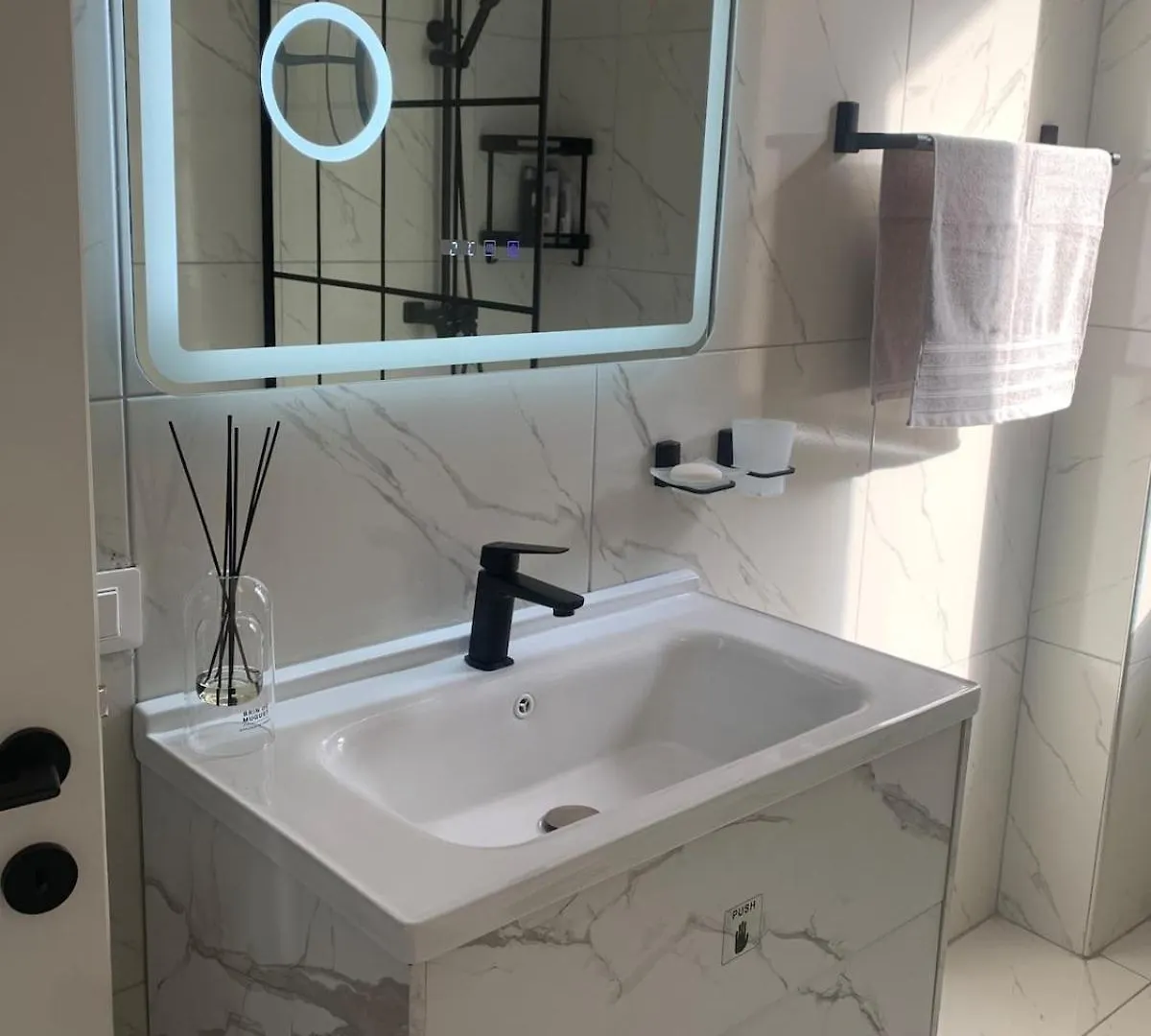 Vila Leon Private Тирана