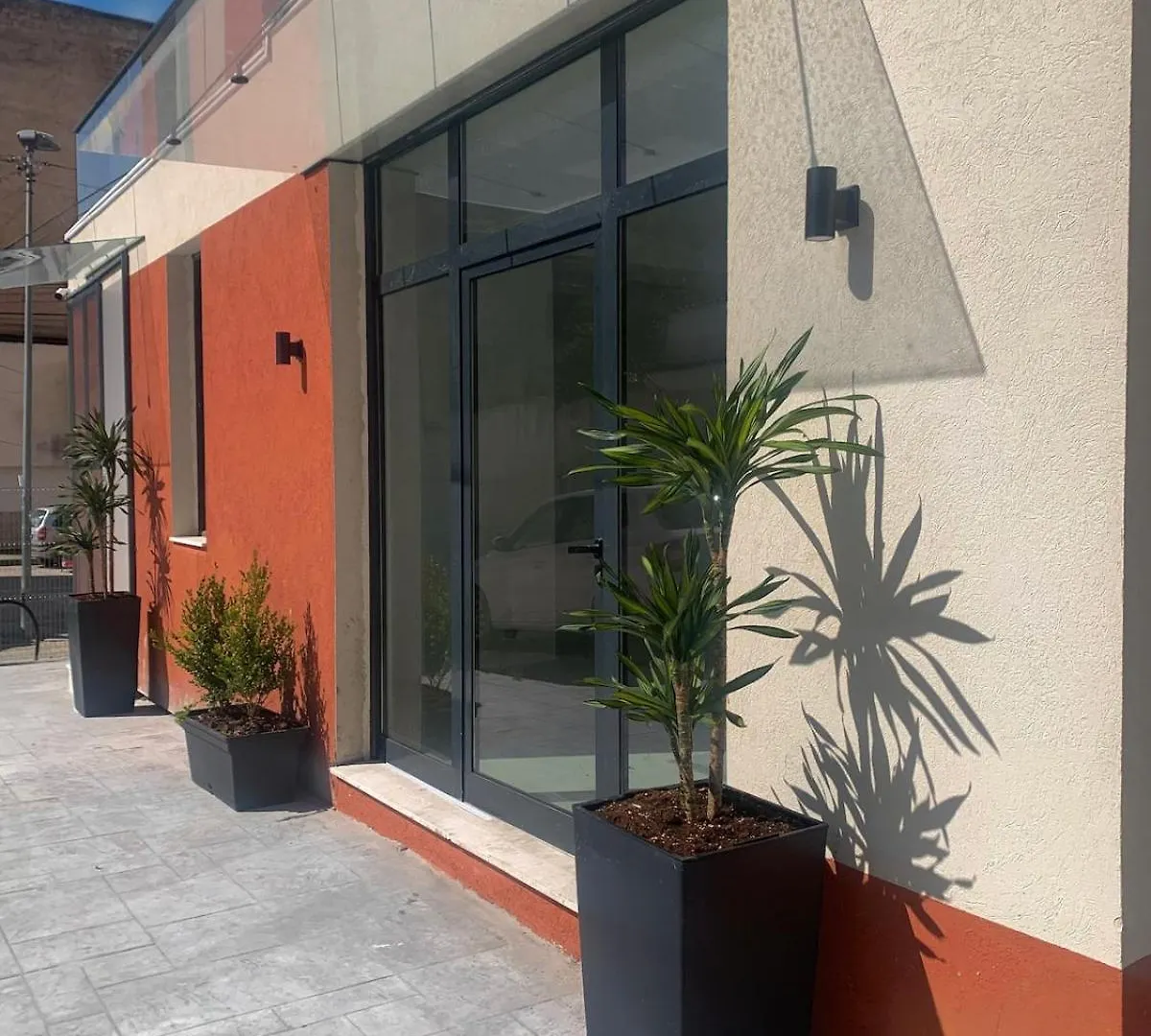 Vila Leon Private Тирана