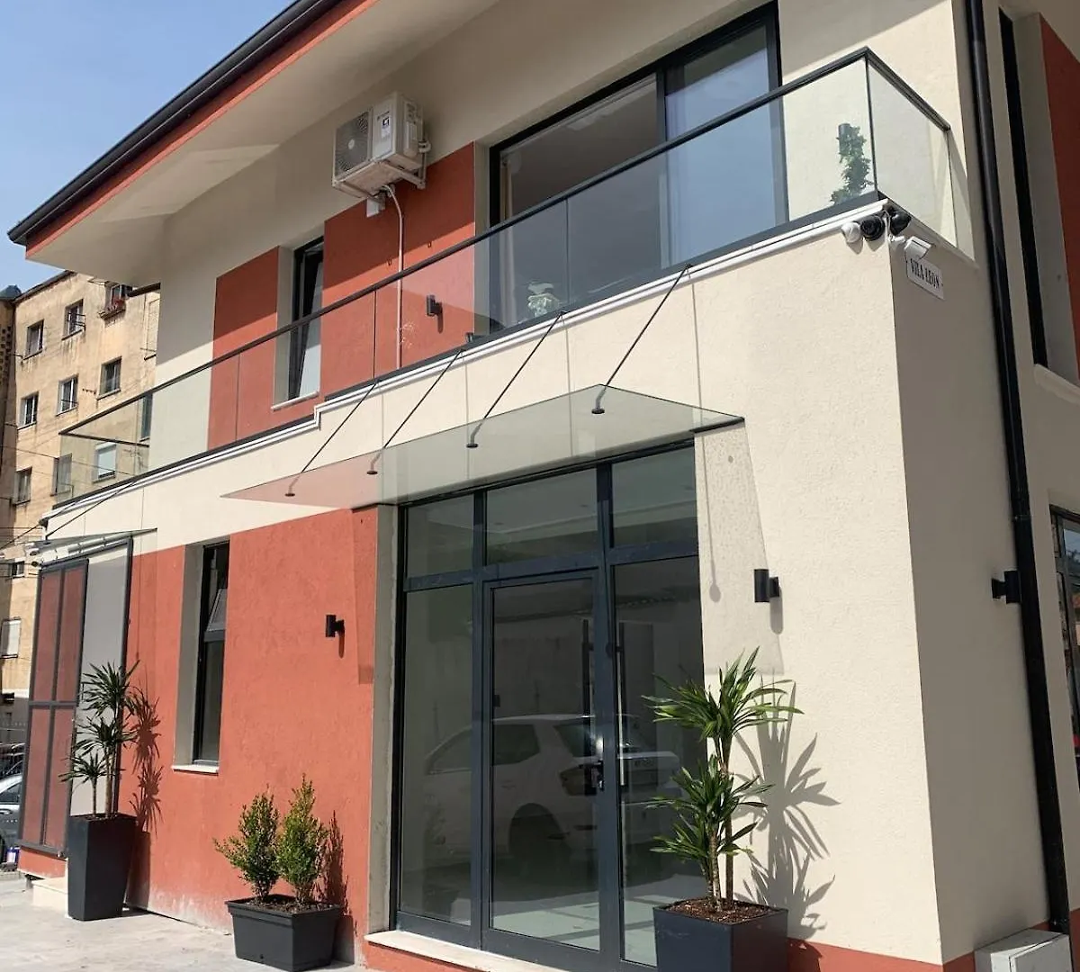 Vila Leon Private Tirana Holiday home